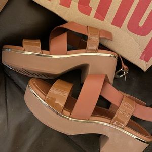 Never worn Fitflop Pilar Patent Mix Back-Strap platforms